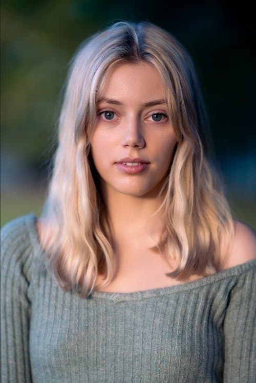 Grace Van Dien headshot