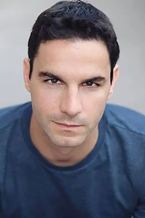 Derek Arnold headshot