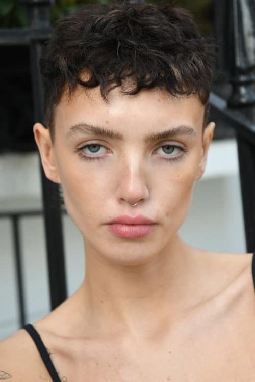 Isla Bowles headshot