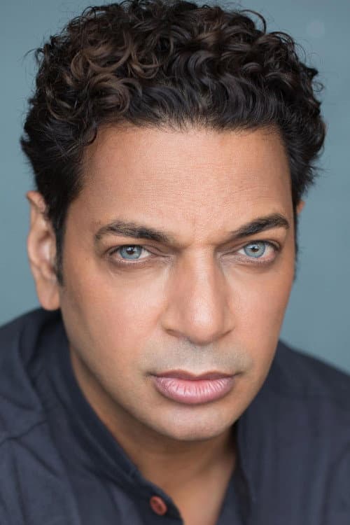 Christopher Logan headshot