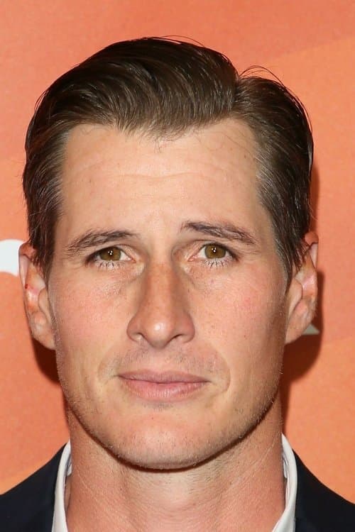 Brendan Fehr headshot