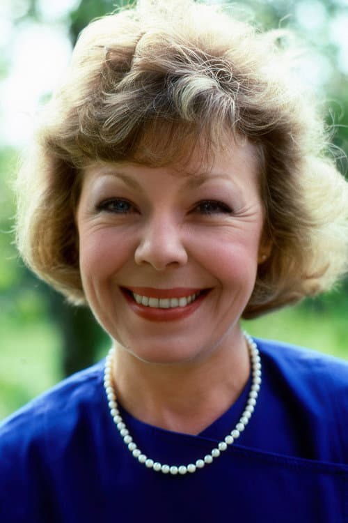 Gwyneth Powell headshot