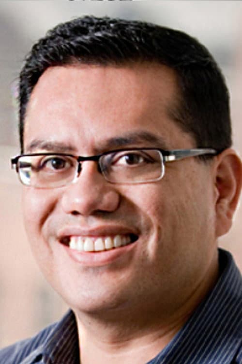 Elías Axume headshot
