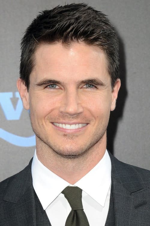 Robbie Amell headshot