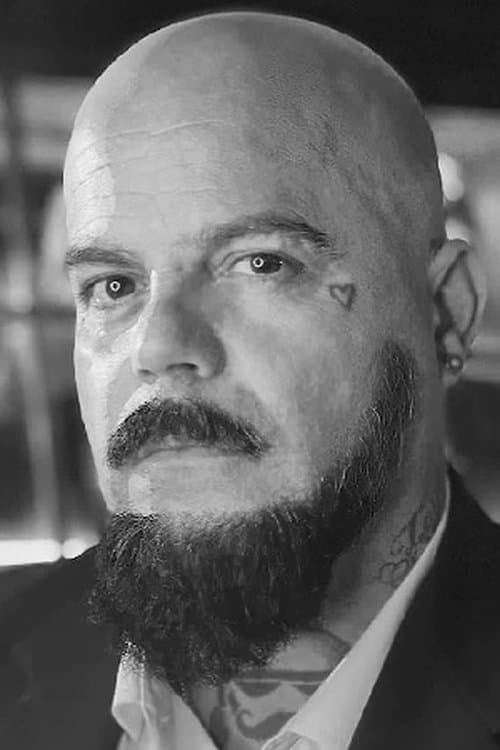 Simon Ellis headshot