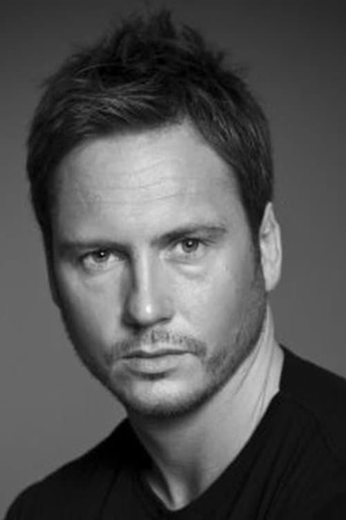 Matt Devere headshot