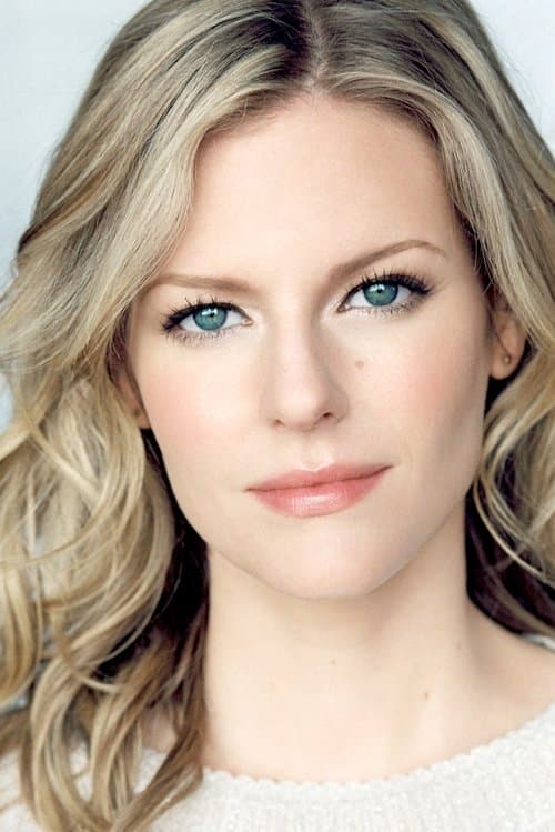 Chelsey Crisp headshot