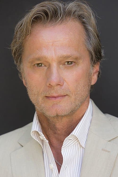 Daniel Quinn headshot