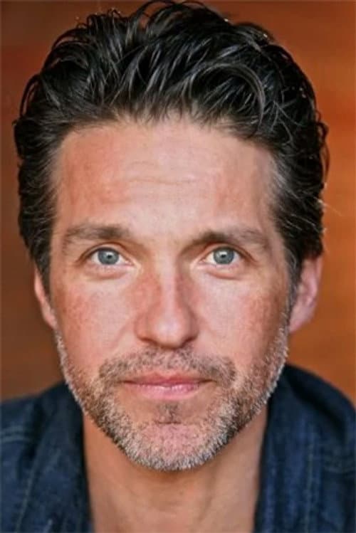 Michael Powers headshot