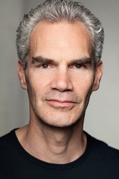 Angus Wright headshot