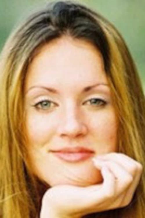Arielle headshot