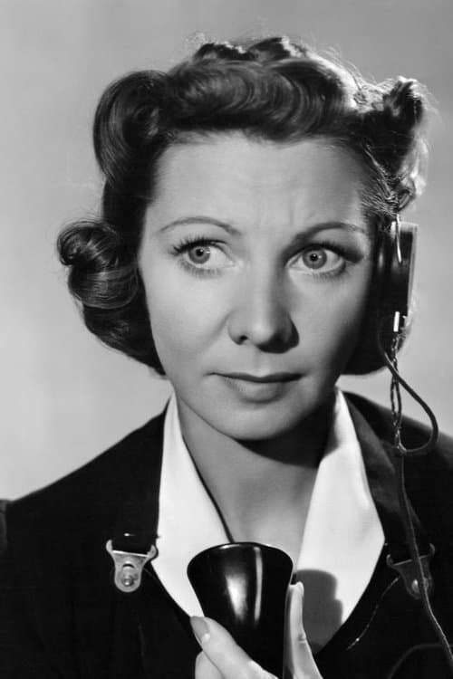 Queenie Leonard headshot