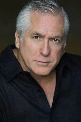 Roberto Escobar headshot