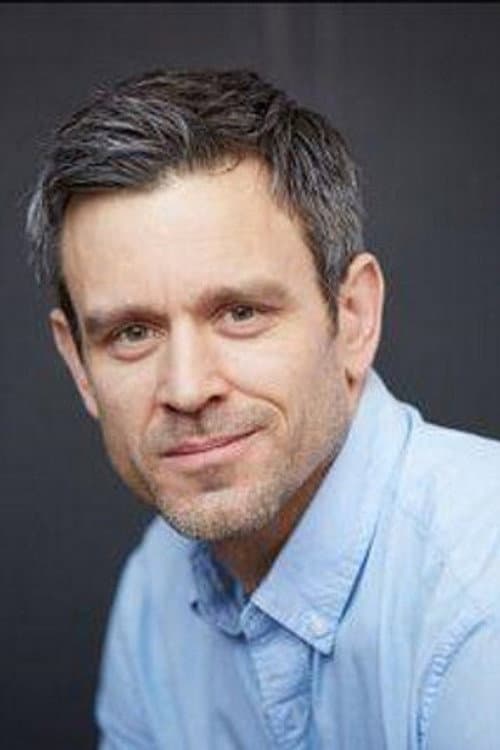 Simon MacLean headshot