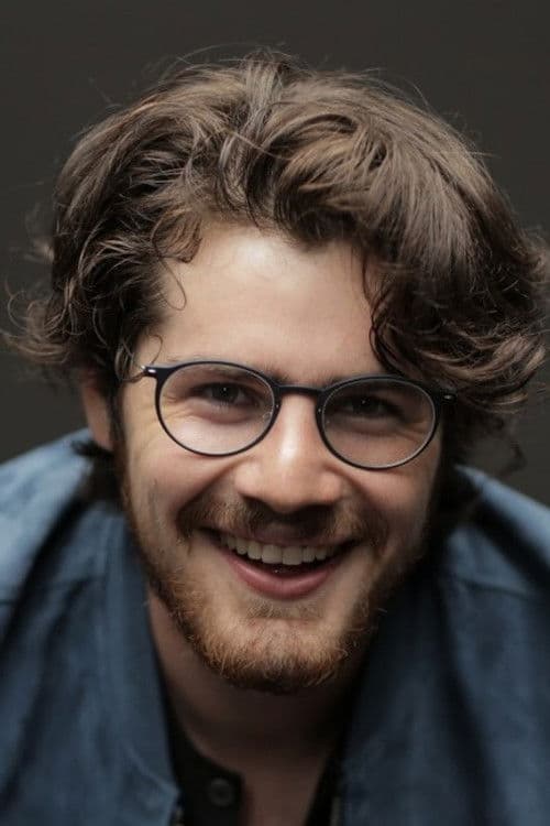 Daniel Roher headshot