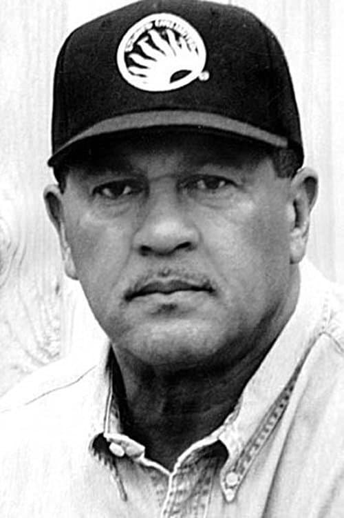 Manny Perry headshot