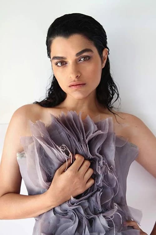 Eve Harlow headshot
