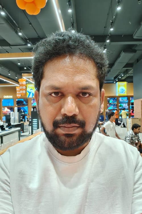 Eav Suresh headshot