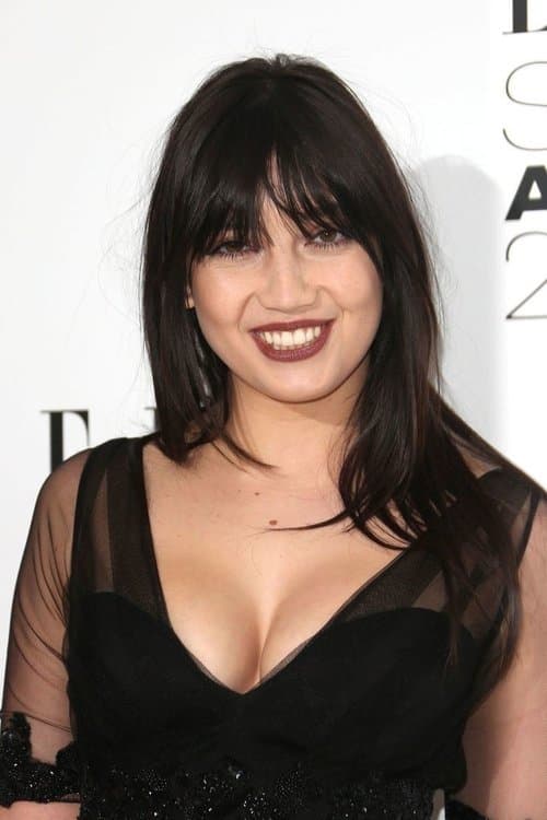 Daisy Lowe headshot