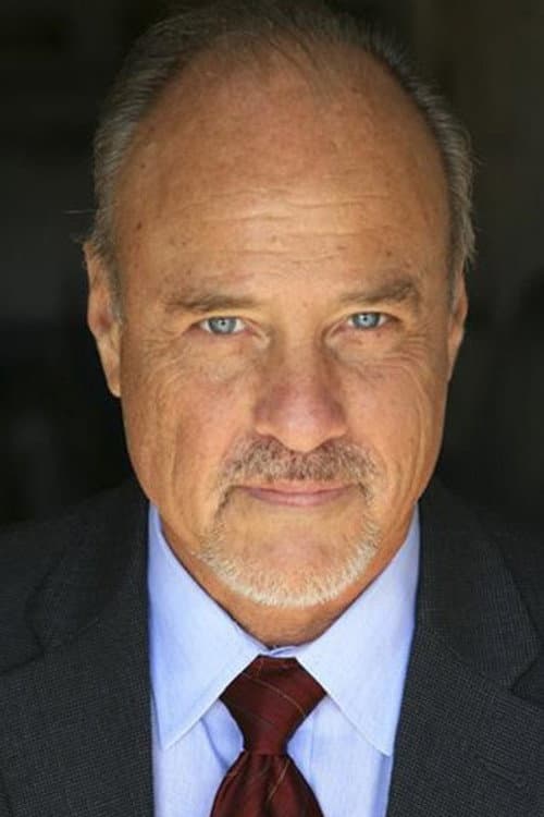 Elliott Grey headshot