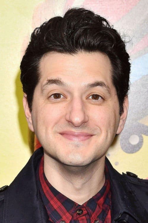Ben Schwartz headshot