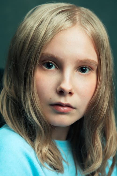 Maddie Evans headshot