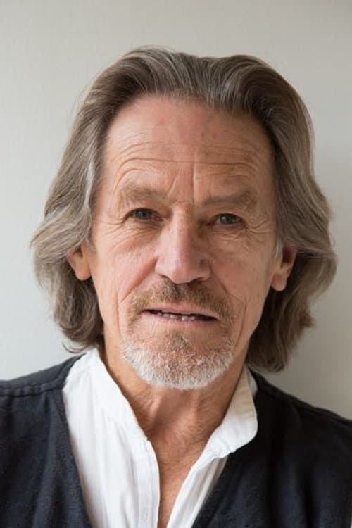 Miles Anderson headshot