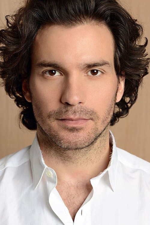 Santiago Cabrera headshot