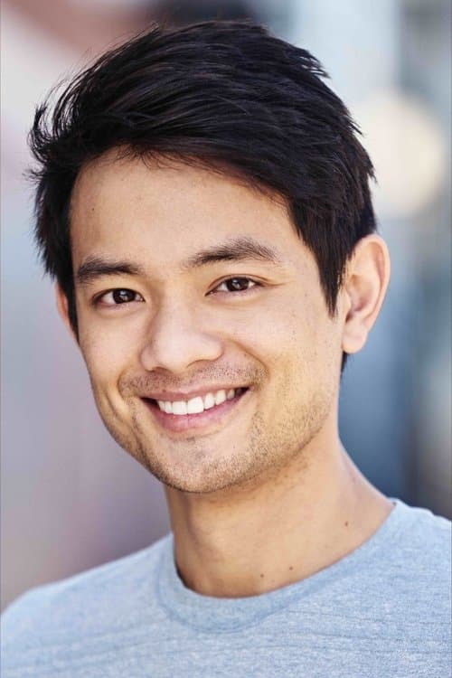 Osric Chau headshot