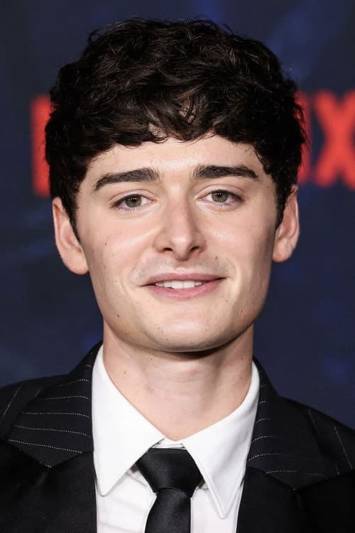 Noah Schnapp headshot