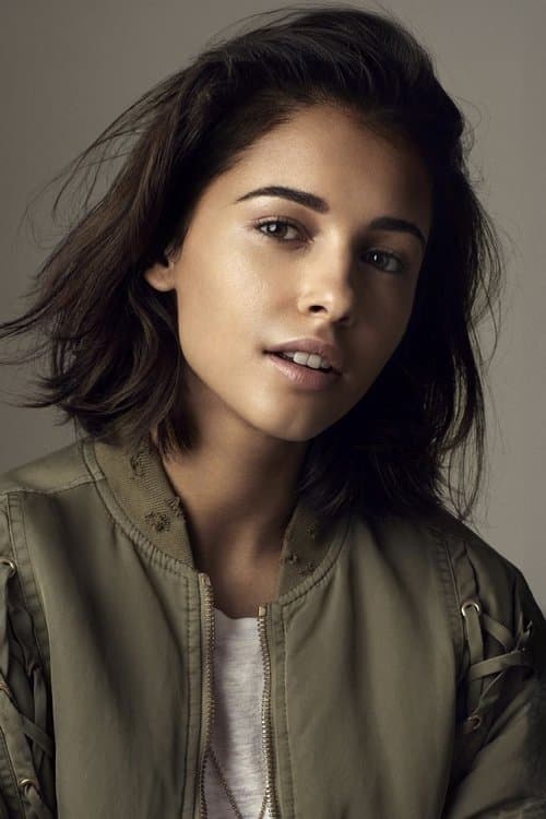 Naomi Scott headshot