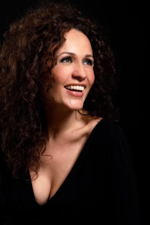 Emma Kershaw headshot