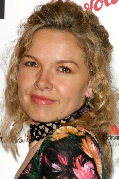 Justine Clarke headshot