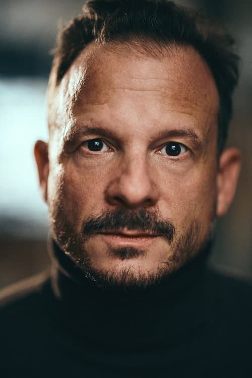 Neil Cole headshot