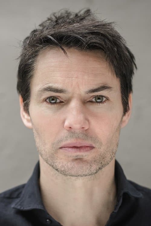 Tam Williams headshot