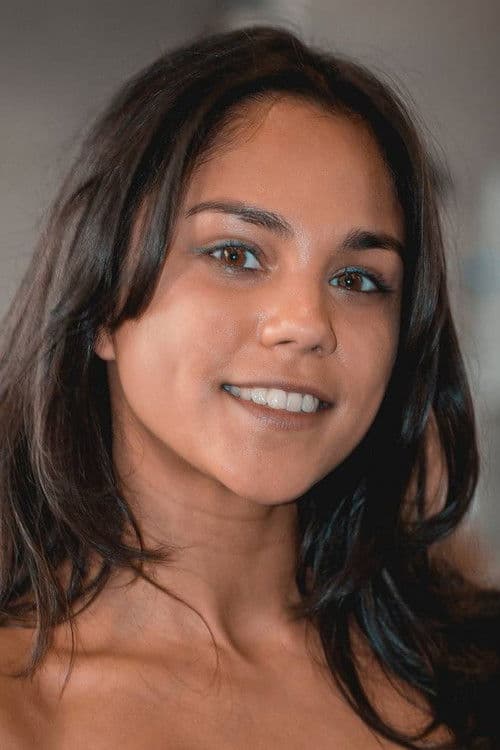 Alona Hertha headshot