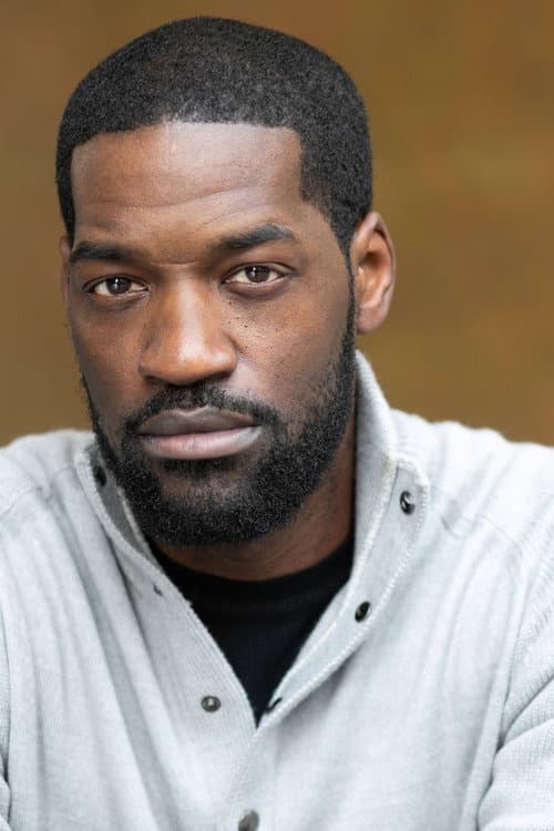 Derek Roberts headshot