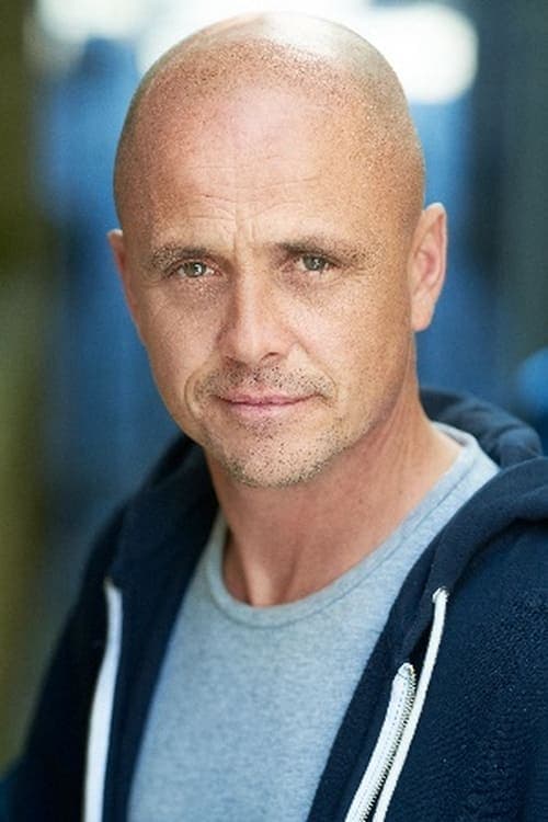 Jamie Robertson headshot