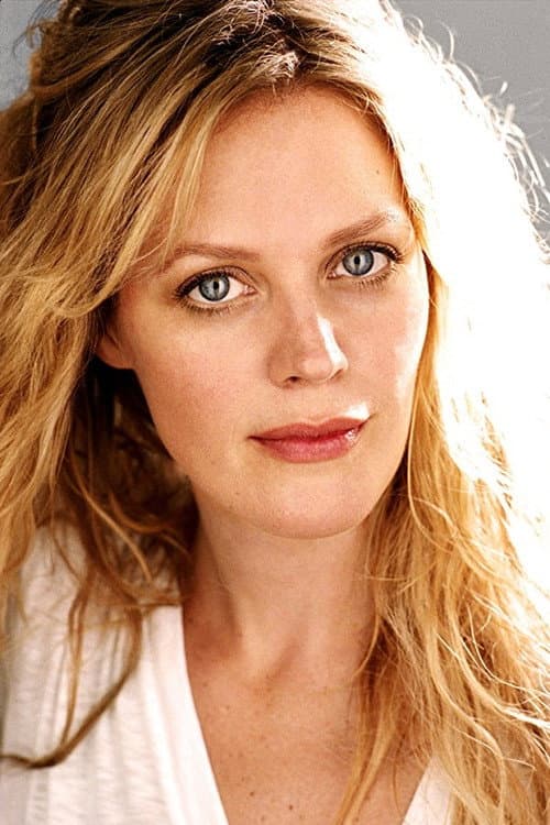 Elizabeth Stanley headshot