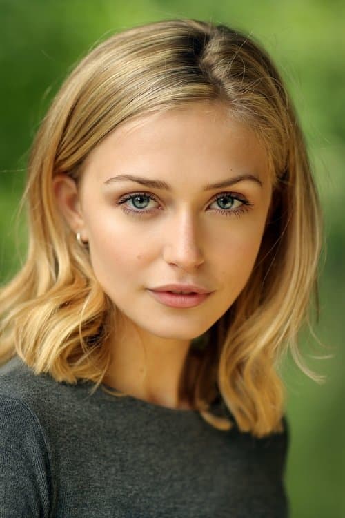 Sophie Simnett headshot
