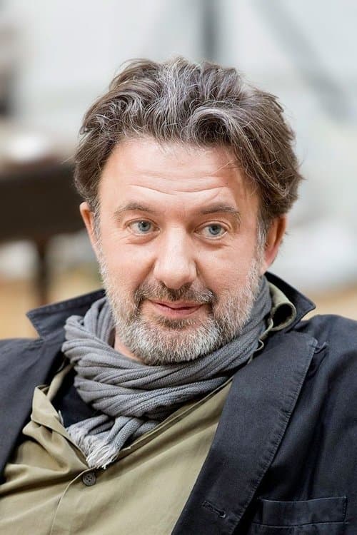 Jay Villiers headshot