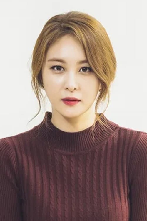 Son Eun-seo headshot