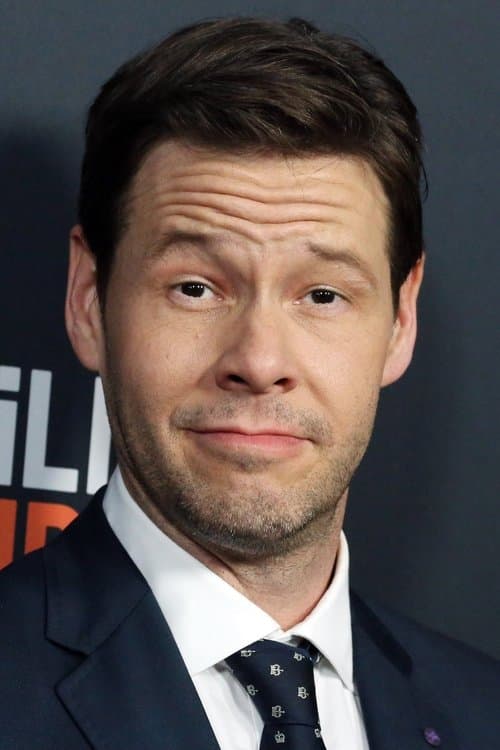 Ike Barinholtz headshot