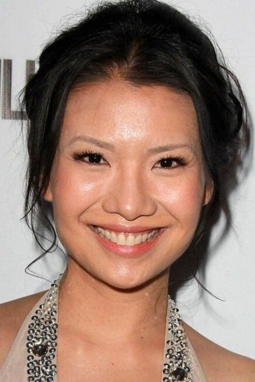 Gwendoline Yeo headshot