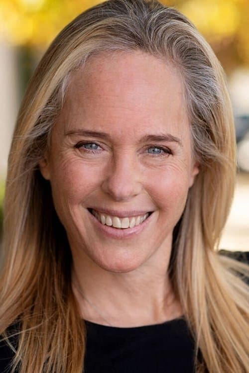 Holly Dorff headshot