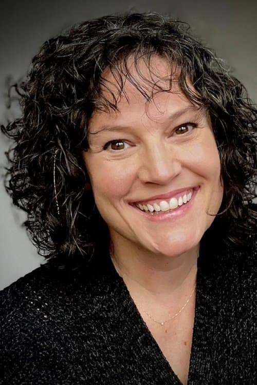 Lacy Camp headshot