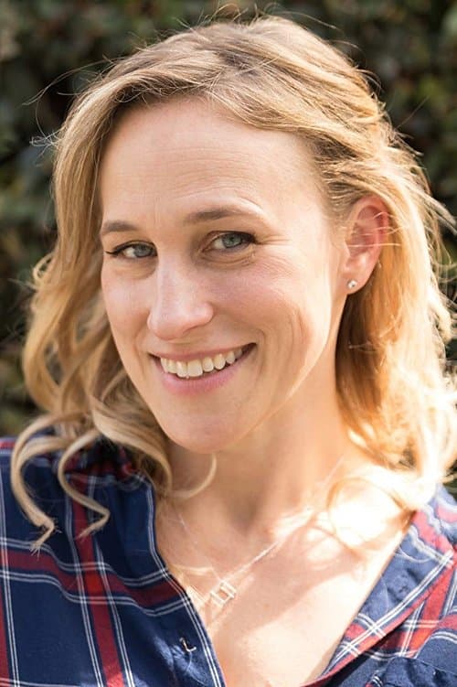 Pamela Ribon headshot