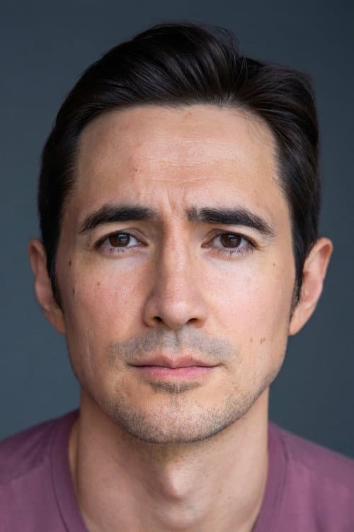 Alex Wyndham headshot
