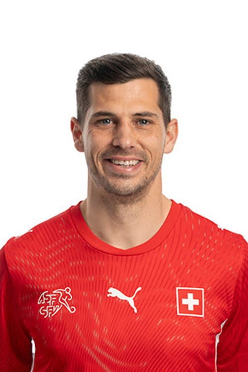 Remo Freuler headshot