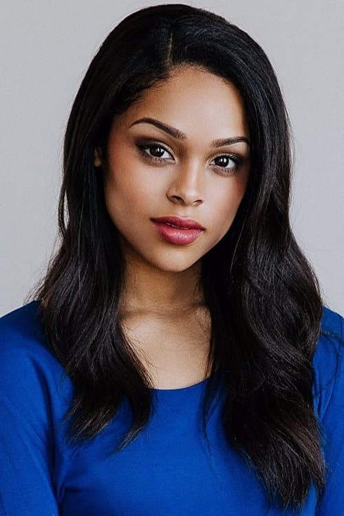 Ash Santos headshot